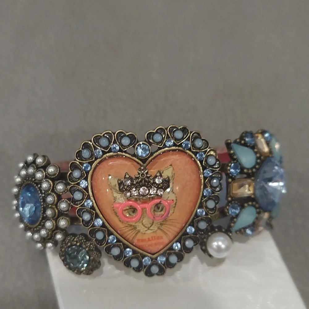 Betsey Johnson PRINCESS KITTY HINGED BRACELET - Picture 8 of 11